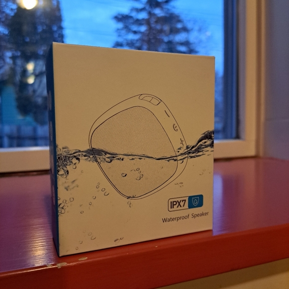 Brand new ipx7 bluetooth waterproof speaker - Picture 2 of 5